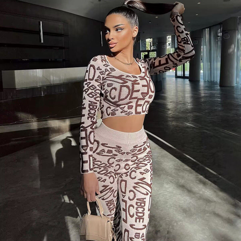 Round neck long sleeve top and high waist lift hips leggings set.