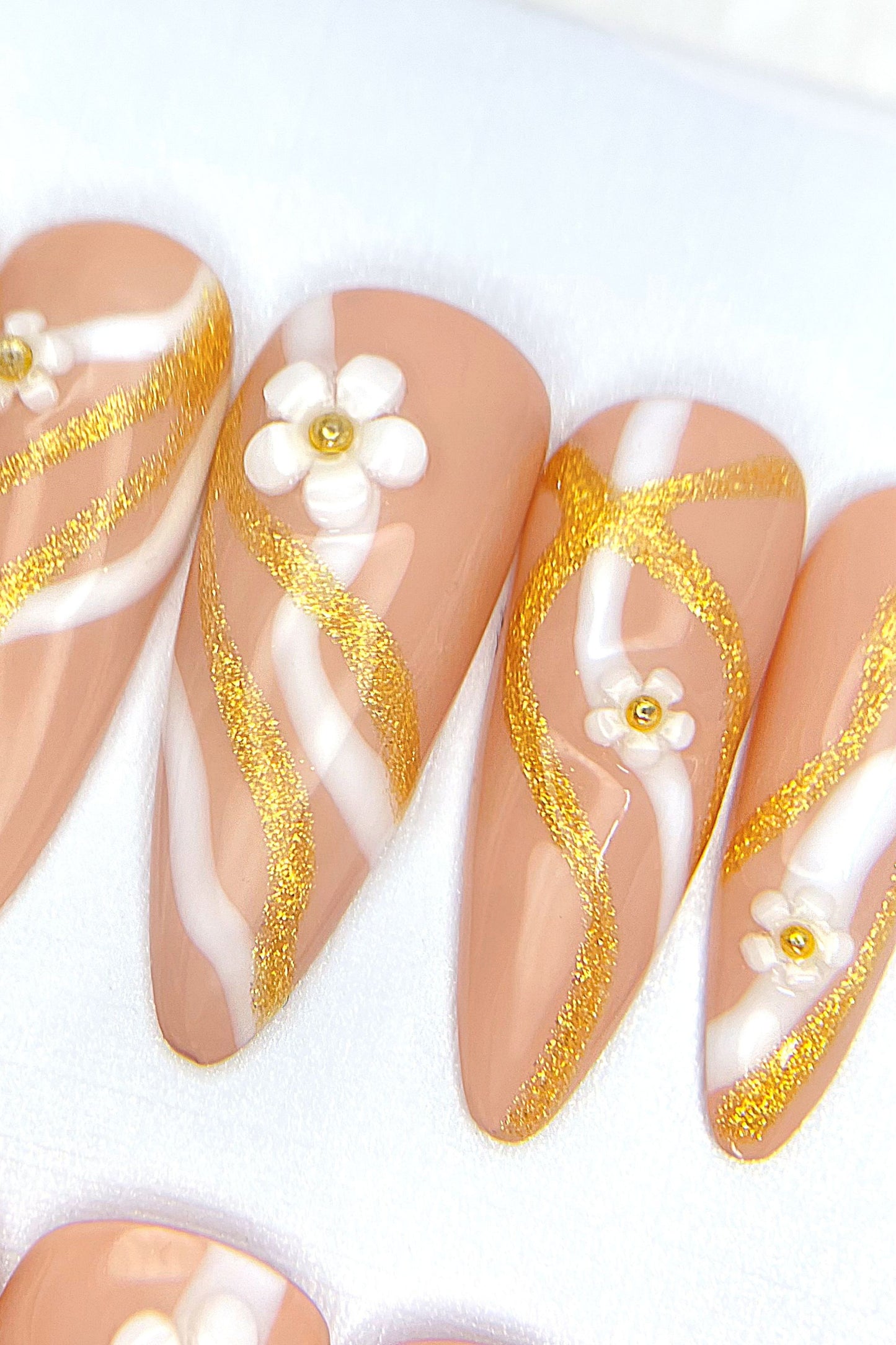 “Daisy Bloom” 3D Flowers Press On Nails Set